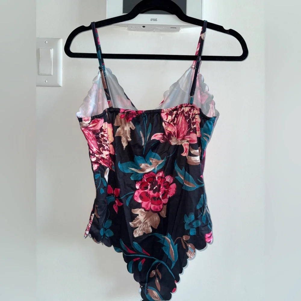 Pretty Floral Cami Stretch Bodysuit 🌺 Adjustable Straps - Picture 3 of 4